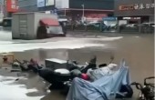 深圳暴雨街道被淹.jpg